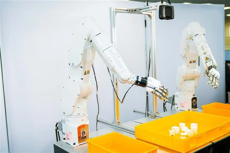HD現代ロボティクスとTESOLLO、産業自動化のための双腕ロボットソリューションを発表